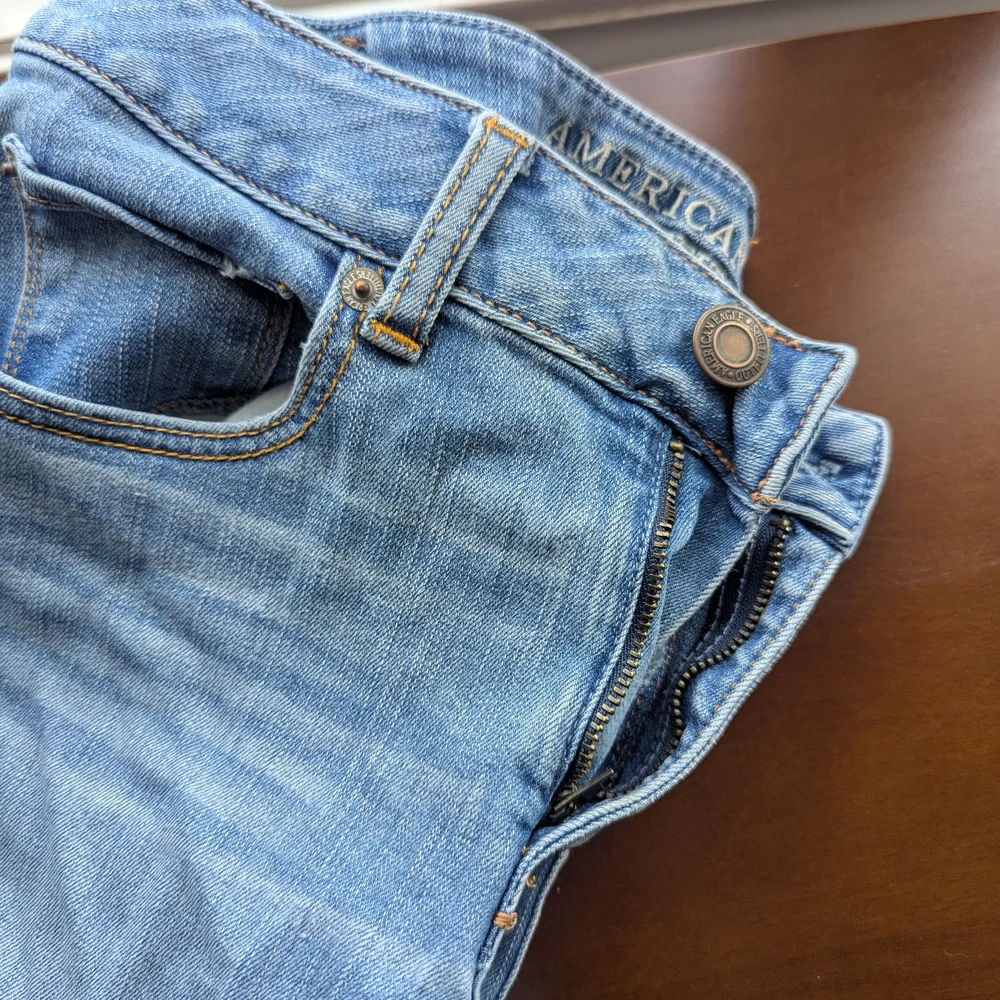 American Eagle Outfitters Straight Super Stretch Light Wash Jeans - Picture 3 of 5